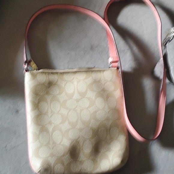 Coach - Picture 2 of 5